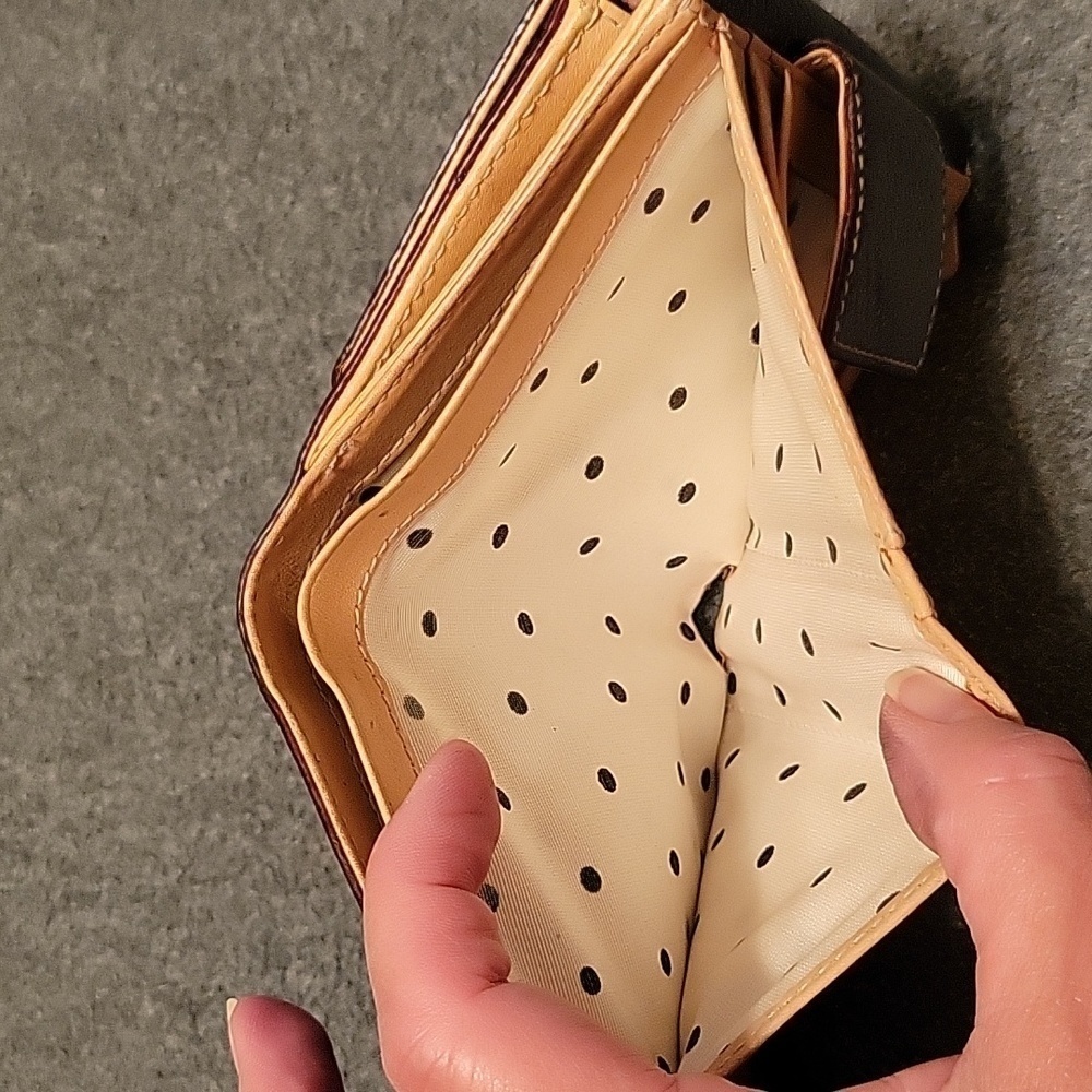 Small Kate Spade wallet snap & zipper closure...sew pictures for condition - Picture 8 of 15